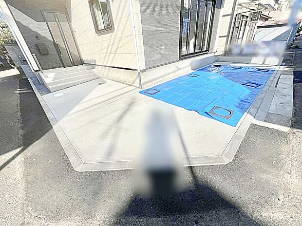 【駐車場】駐車2台可能！急なお客様の駐車に。また、ご家族の自転車スペースとしても大活躍。