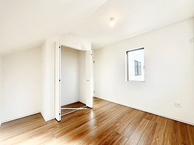 【寝室】収納が充実しているので居住スペースを広々使えます