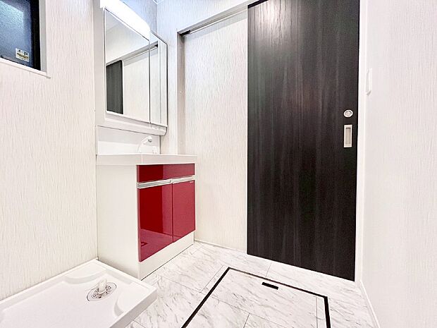 【洗面台・洗面所】清潔感ある洗面化粧室で朝の身支度も快適