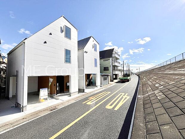 【前面道路含む現地写真】前面道路はきちんと整備されています