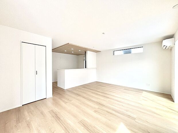 【リビングダイニング】落ち着いた雰囲気のLDKは家族みんなの快適空間