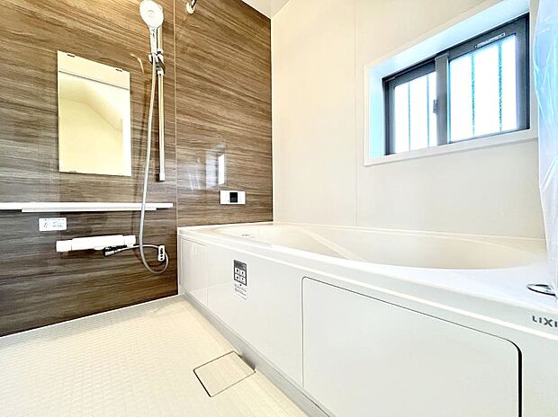 【浴室】落ち着いた雰囲気でゆっくりお寛ぎいただけるバスルーム