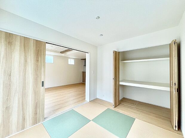 【和室】リビング隣接の和室は毎日の暮らしに癒しと安らぎをもたらしてくれます