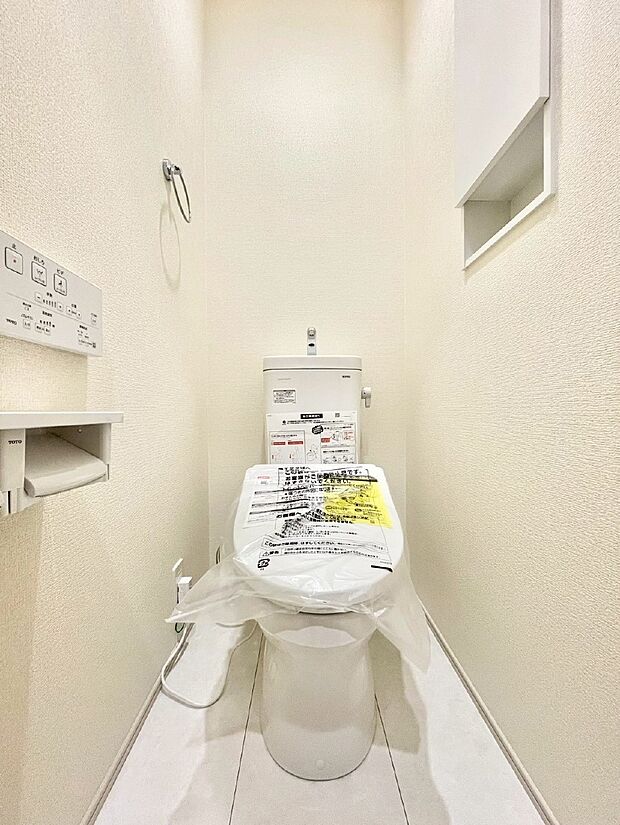 【トイレ】トイレは温水洗浄機能付き