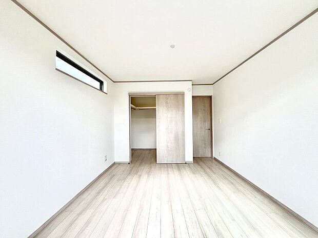 【寝室】収納が充実しているので居住スペースを広々使えます