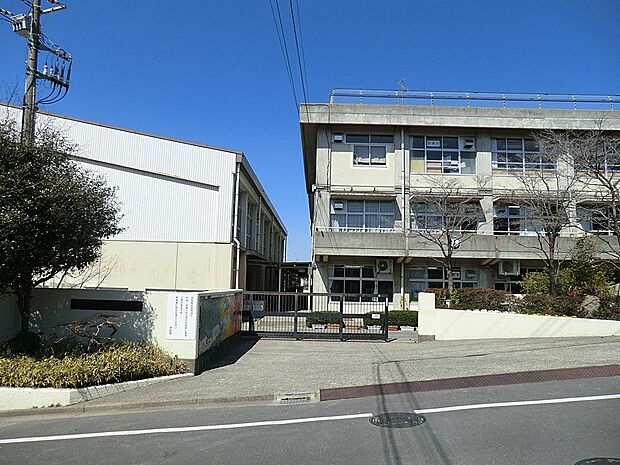 松戸市立根木内中学校(約833m)