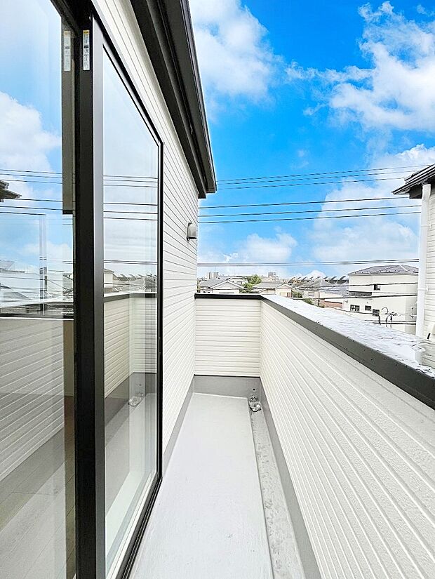 【バルコニー】開放感あるルーフバルコニー