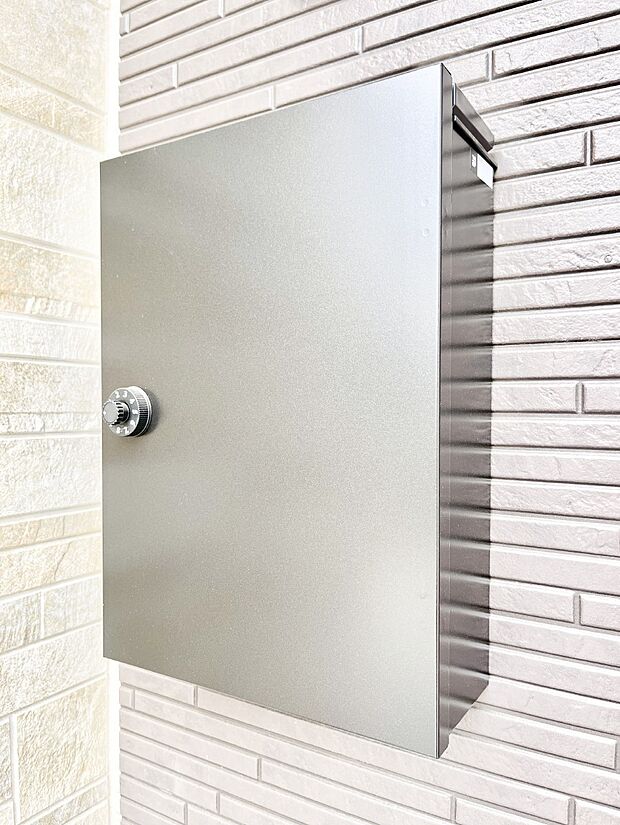 【その他現地】シンプルなデザインのポスト