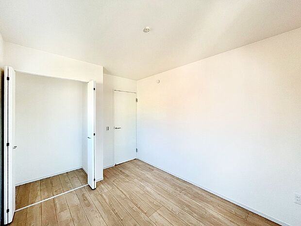 【寝室】収納が充実しているので居住スペースを広々使えます