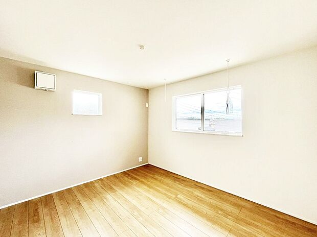 【子供部屋】窓からのやさしい光が心地よいプライベートルーム