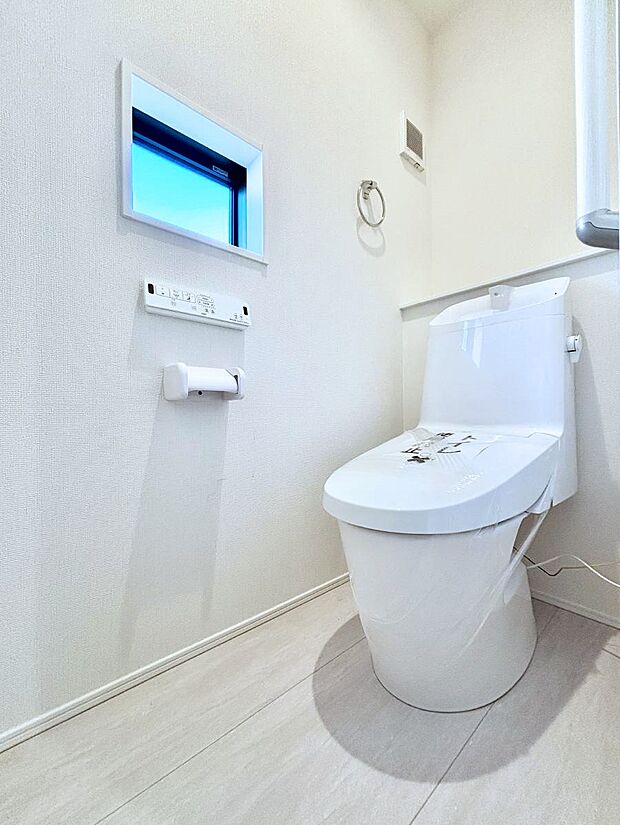 【トイレ】トイレは1階と2階それぞれに配置されていてとても便利です。