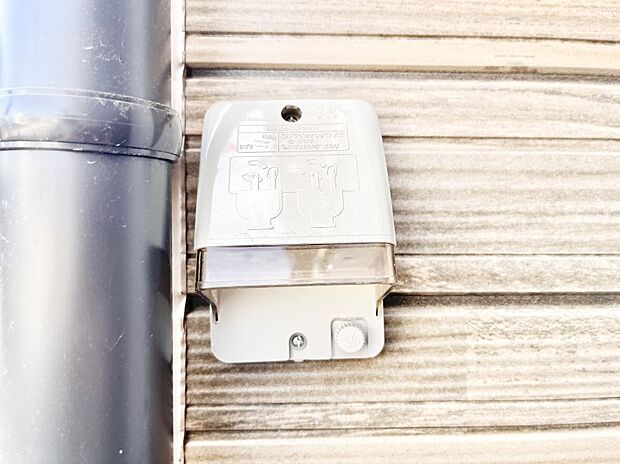 【その他現地】お掃除などに便利な外コンセント