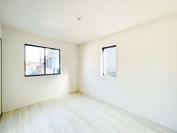 【洋室】ナチュラルなフローリングはどんなインテリアにもマッチ。