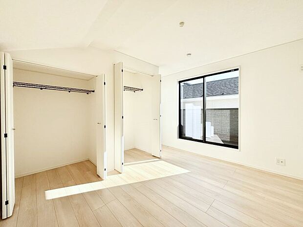 【寝室】収納が充実しているので居住スペースを広々使えます