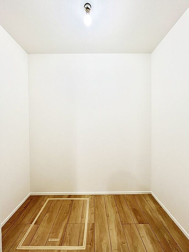 【ウォークインクローゼット】ウォークインクローゼットの活用で生活空間スッキリ