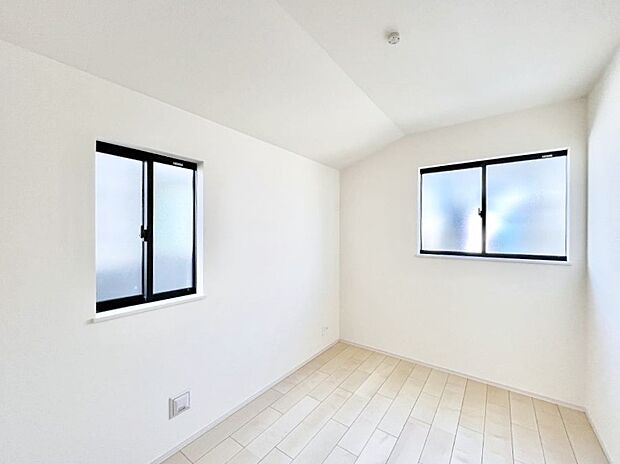 【寝室】２面採光なので、明るく風通しも良く心地良い生活が送れます。