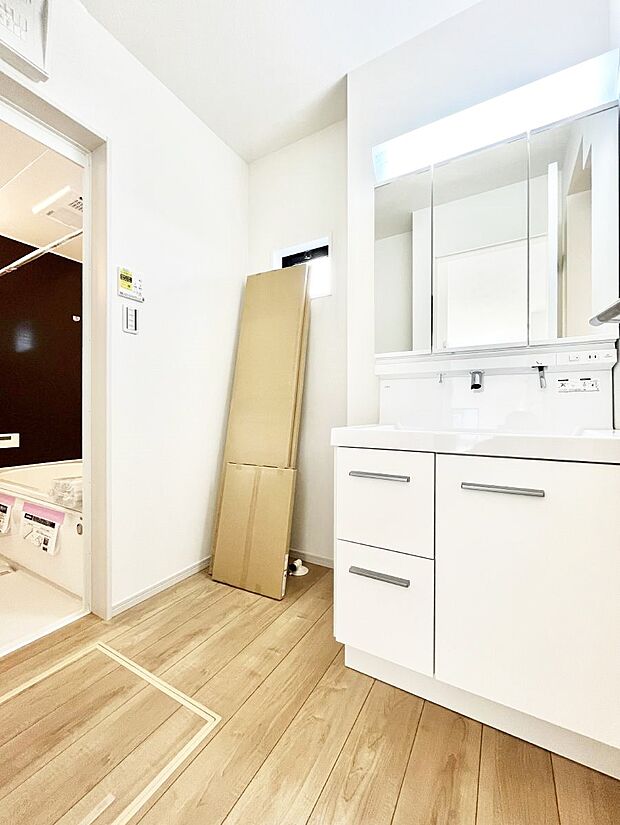 【洗面台・洗面所】ゆとりの洗面スペースで朝の身支度もスムーズに