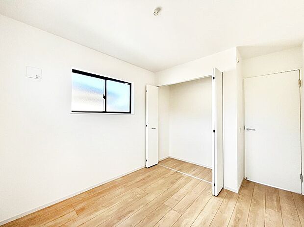 【寝室】収納が充実しているので居住スペースを広々使えます