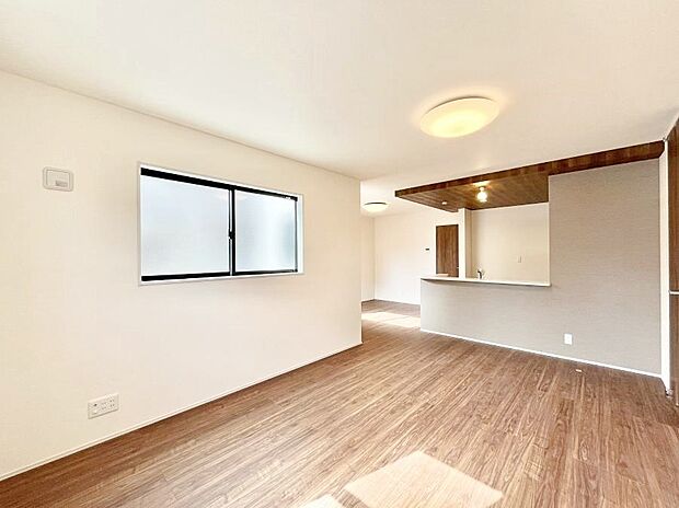 【ダイニング】家族の笑顔が自然と生まれてくる、そんな雰囲気のダイニングに仕上がっています。