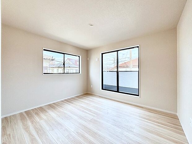 【洋室】バルコニーが開放感をプラスしてくれる洋室