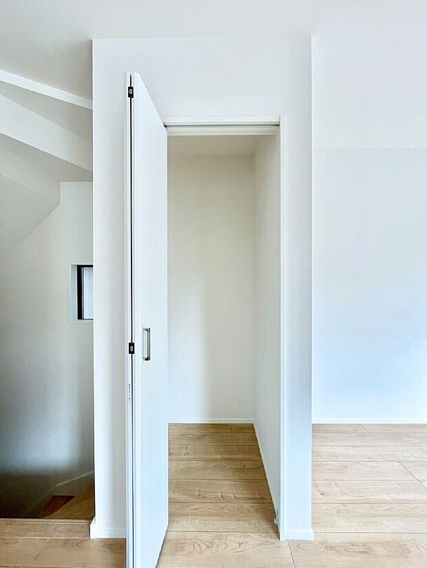 【リビング収納】リビング収納。ここに収納があると物が集まるLDKがスッキリ片付きそうですね。