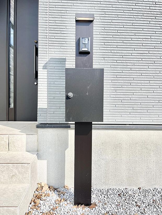 【その他現地】表札・インターホン・ポストをひとつに集約