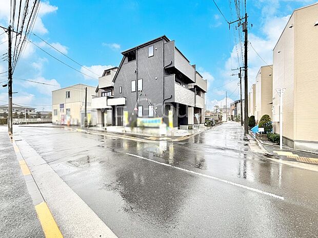 【前面道路含む現地写真】前面道路はきちんと整備されています