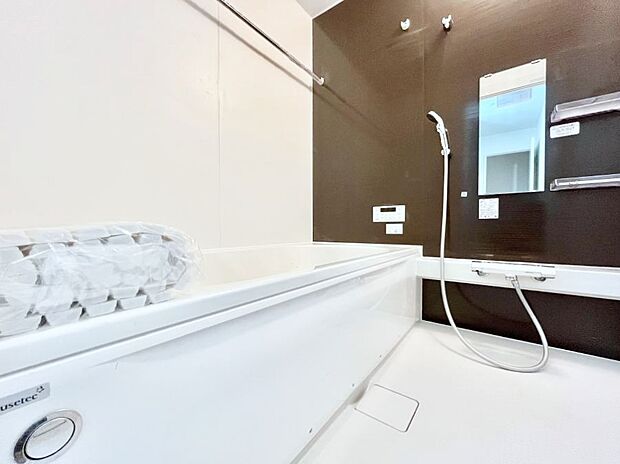 【浴室】落ち着いた雰囲気でゆっくりお寛ぎいただけるバスルーム