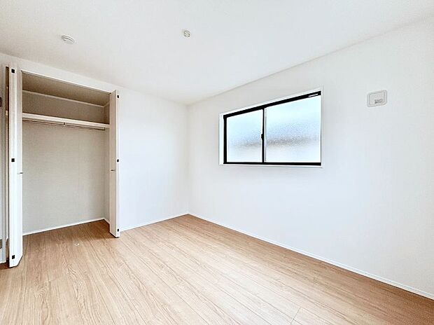 【寝室】収納が充実しているので居住スペースを広々使えます