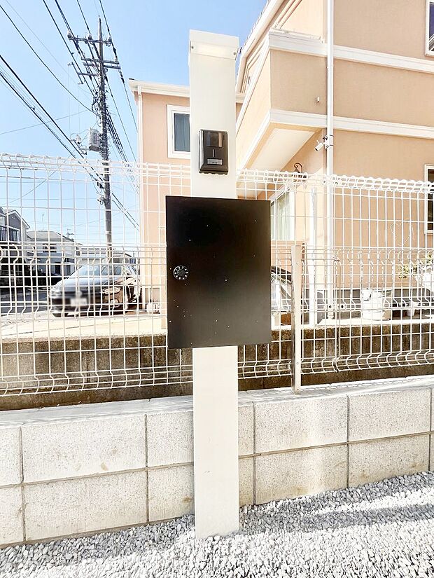 【その他現地】シンプルなデザインのポスト