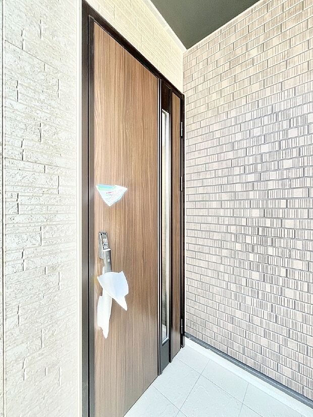 【玄関】大切な家族、来客を出迎える玄関。