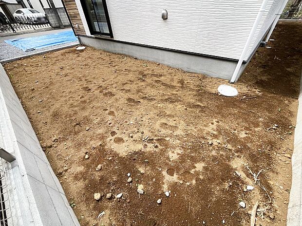 【庭】住まいに明るい光と開放感を演出してくれる庭スペース付き!