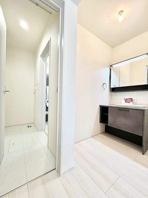 【脱衣場】身支度もスムーズにおこなえる脱衣場