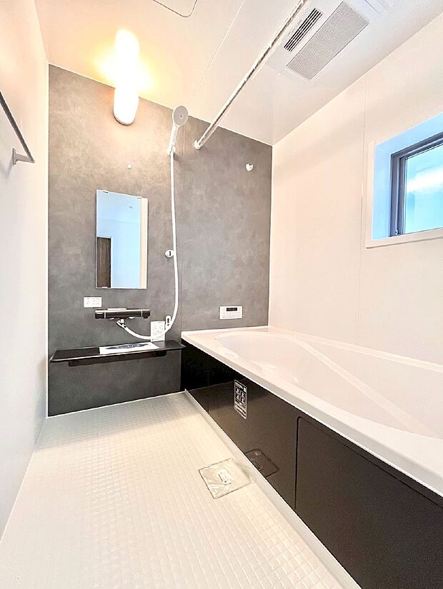 【浴室】落ち着いた雰囲気でゆっくりお寛ぎいただけるバスルーム