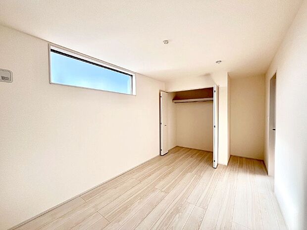 【寝室】収納が充実しているので居住スペースを広々使えます