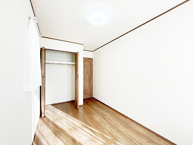 【寝室】収納が充実しているので居住スペースを広々使えます