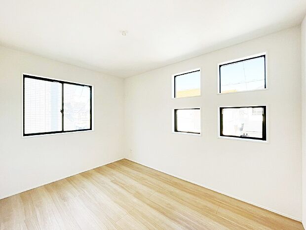 【子供部屋】窓からのやさしい光が心地よいプライベートルーム