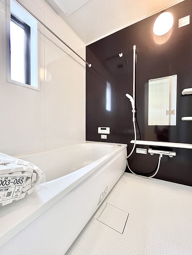 【浴室】落ち着いた雰囲気でゆっくりお寛ぎいただけるバスルーム