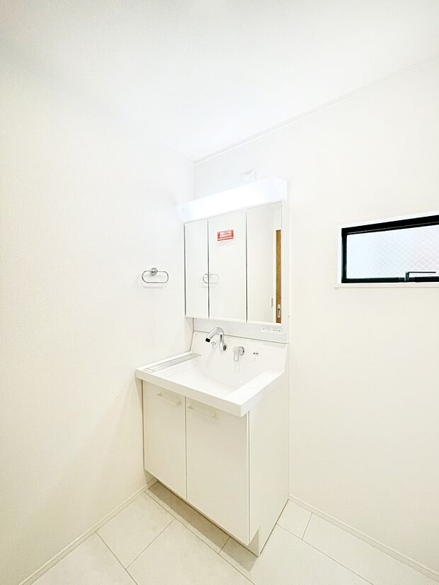 【ランドリースペース】ゆとりの洗面スペースで朝の身支度もラクラク