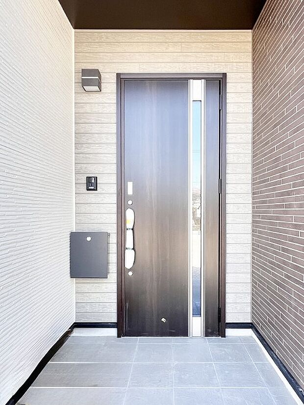 【玄関】大切な家族、来客を出迎える玄関。