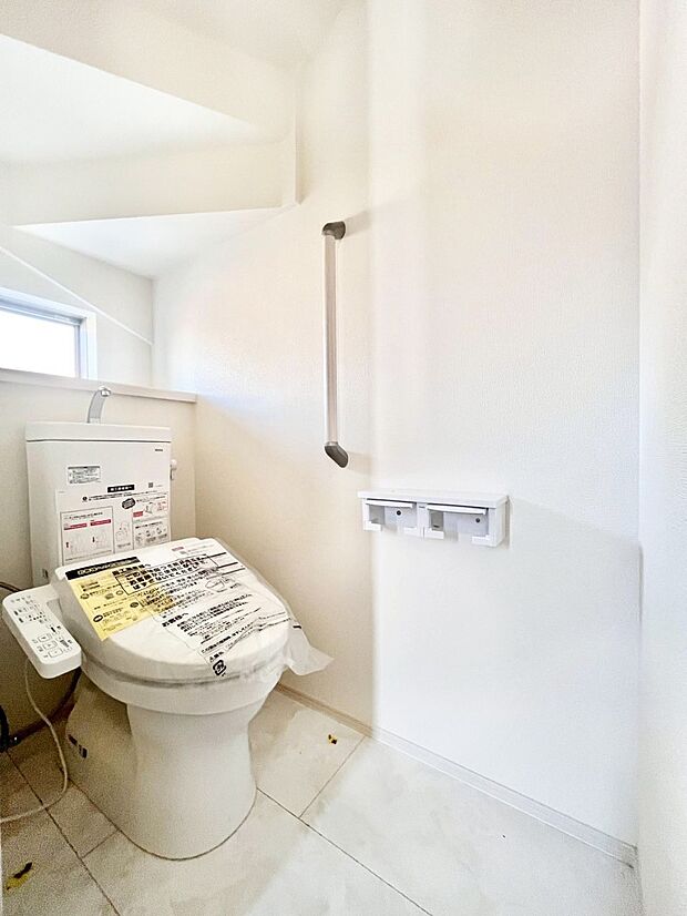 【トイレ】トイレは1階と2階それぞれに配置されていてとても便利です。 
