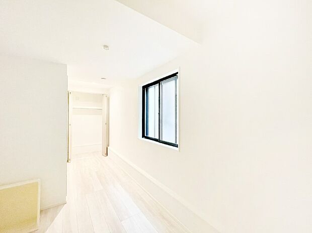 【子供部屋】お子さまのお部屋としても!衣類の整理整頓に便利なクローゼット付きの洋室。