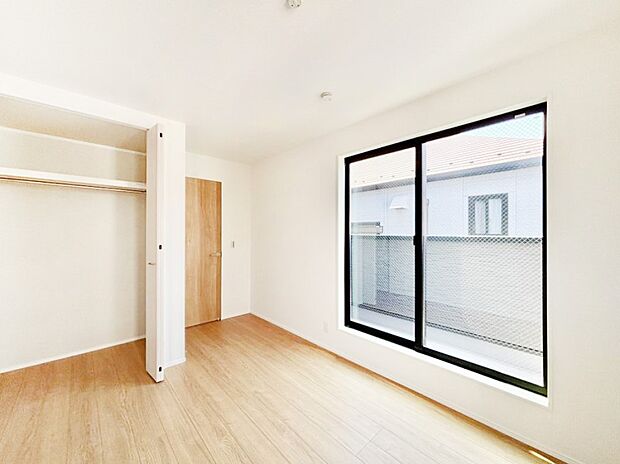 【子供部屋】お子さまのお部屋としても!衣類の整理整頓に便利なクローゼット付きの洋室。