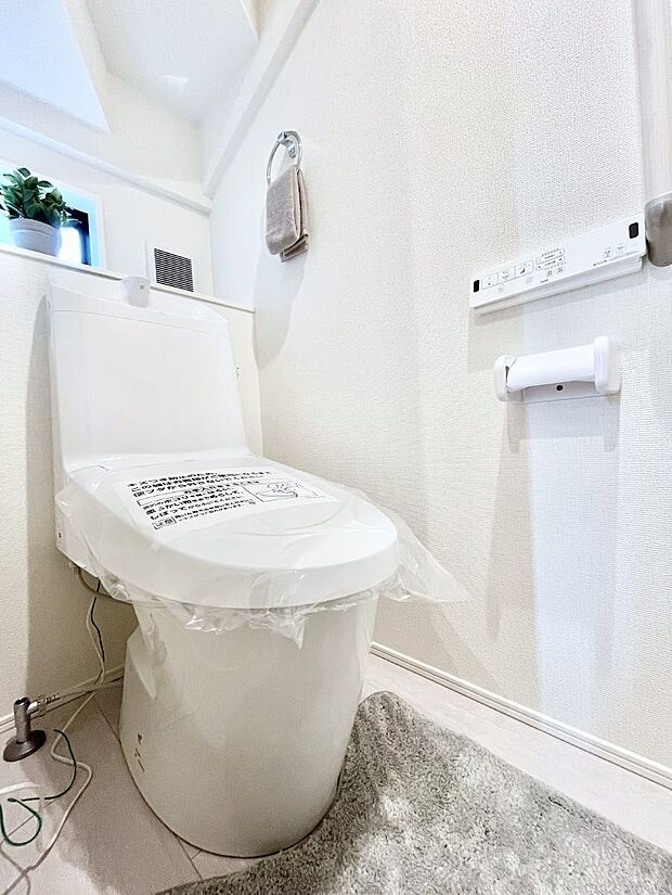 【トイレ】トイレは1階と2階それぞれに配置されていてとても便利です。