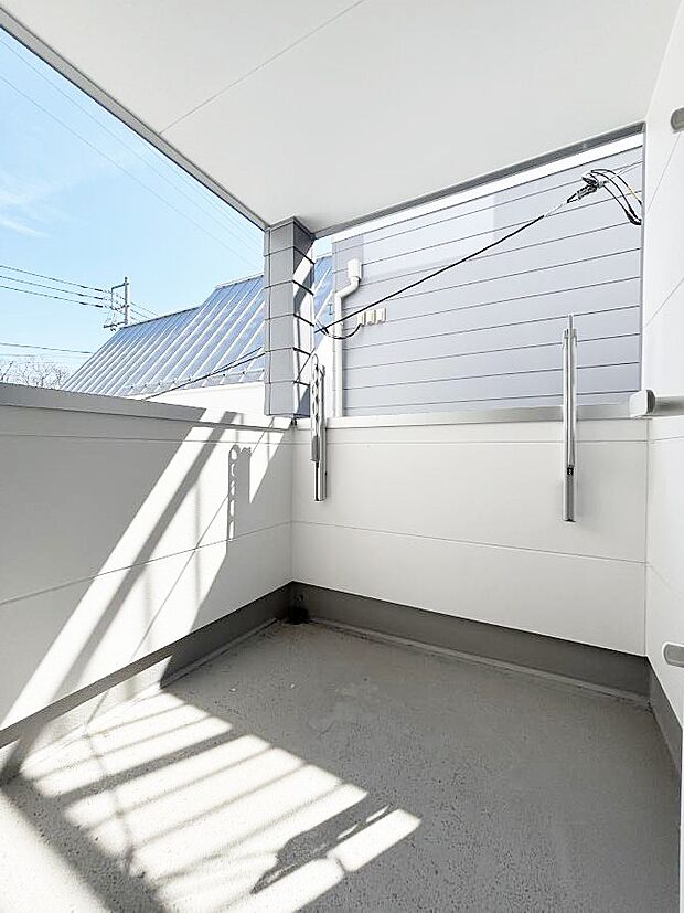 【バルコニー】開放感あるルーフバルコニー