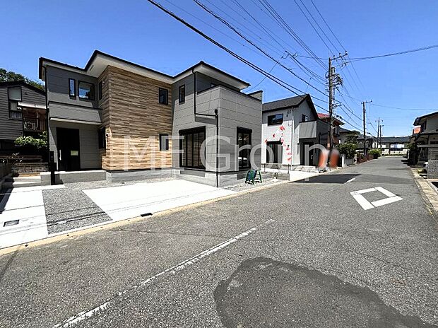 【前面道路含む現地写真】南東道路につき陽当たり良好。ここから始まる新生活を応援いたします！ 