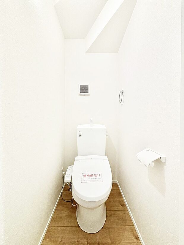 【トイレ】トイレは温水洗浄機能付き
