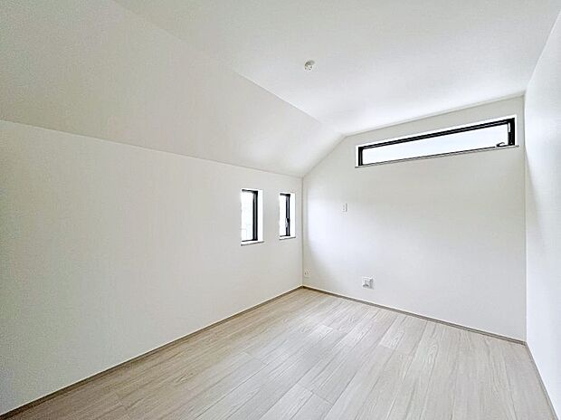 【子供部屋】使いやすい形でベットや家具の置き方にも困ることもありません。 