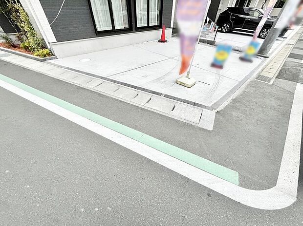 【駐車場】駐車2台可能！急なお客様の駐車に。また、ご家族の自転車スペースとしても大活躍。