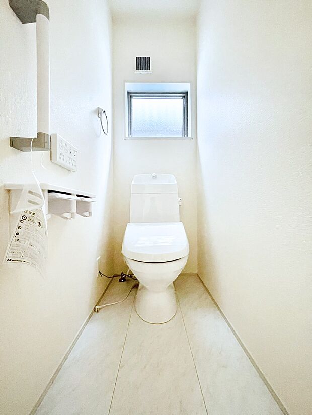 【トイレ】ウォシュレット付きトイレが1階と2階それぞれに配置されていてとても便利です。 